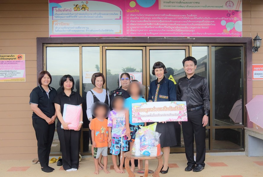 ลงพื้นที่เยี่ยมและร่วมพูดคุยให้กำลังใจนักเรียน