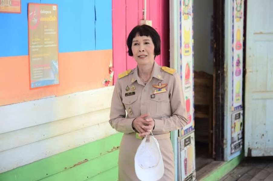 ตรวจเยี่ยมสถานศึกษาที่ได้รับผลกระทบจากน้ำท่วม