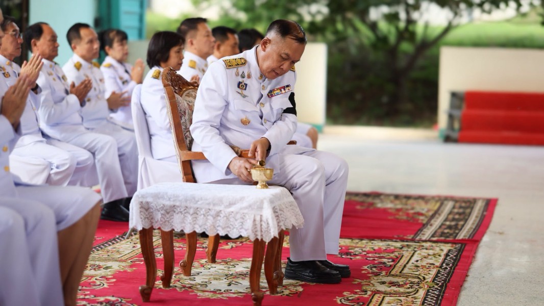 พิธีเจริญพระพุทธมนต์และทำบุญตักบาตรเฉลิมพระเกียรติ